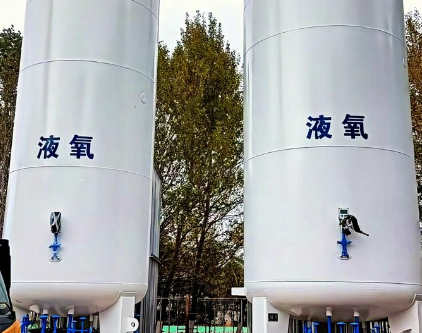 發(fā)生液氧泄漏時，鄂州信安達(dá)現(xiàn)場人員應(yīng)如何正確撤離？